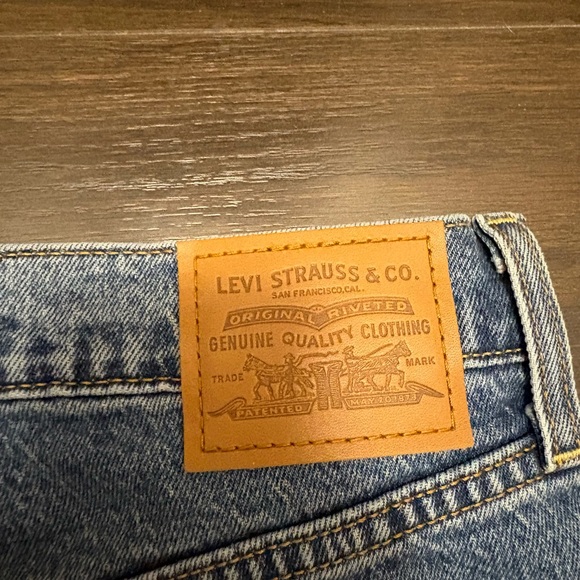 High-Rise Levi’s Ribcage Bells 👖 - Picture 4 of 6